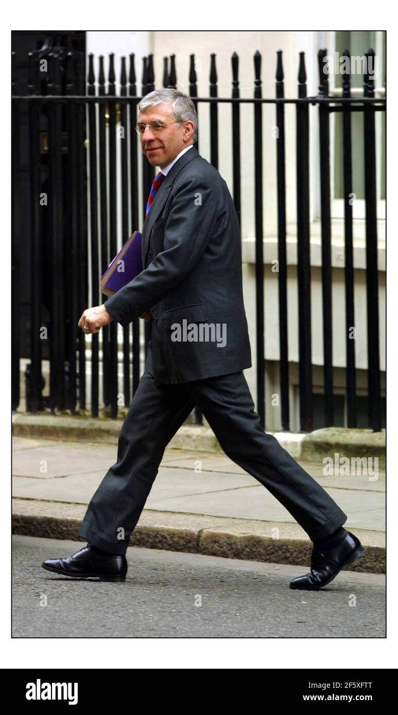 War Cabinet arrivin und verlassen Downing st.Jack Straw pic David Sandison 28/3/2003 Stockfoto