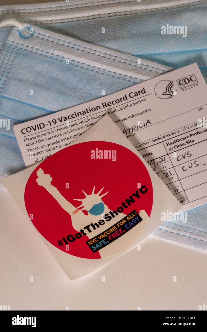 Still Life of #IGotTheShotNYC Aufkleber mit Record Card und Schutzmaske, USA Stockfoto