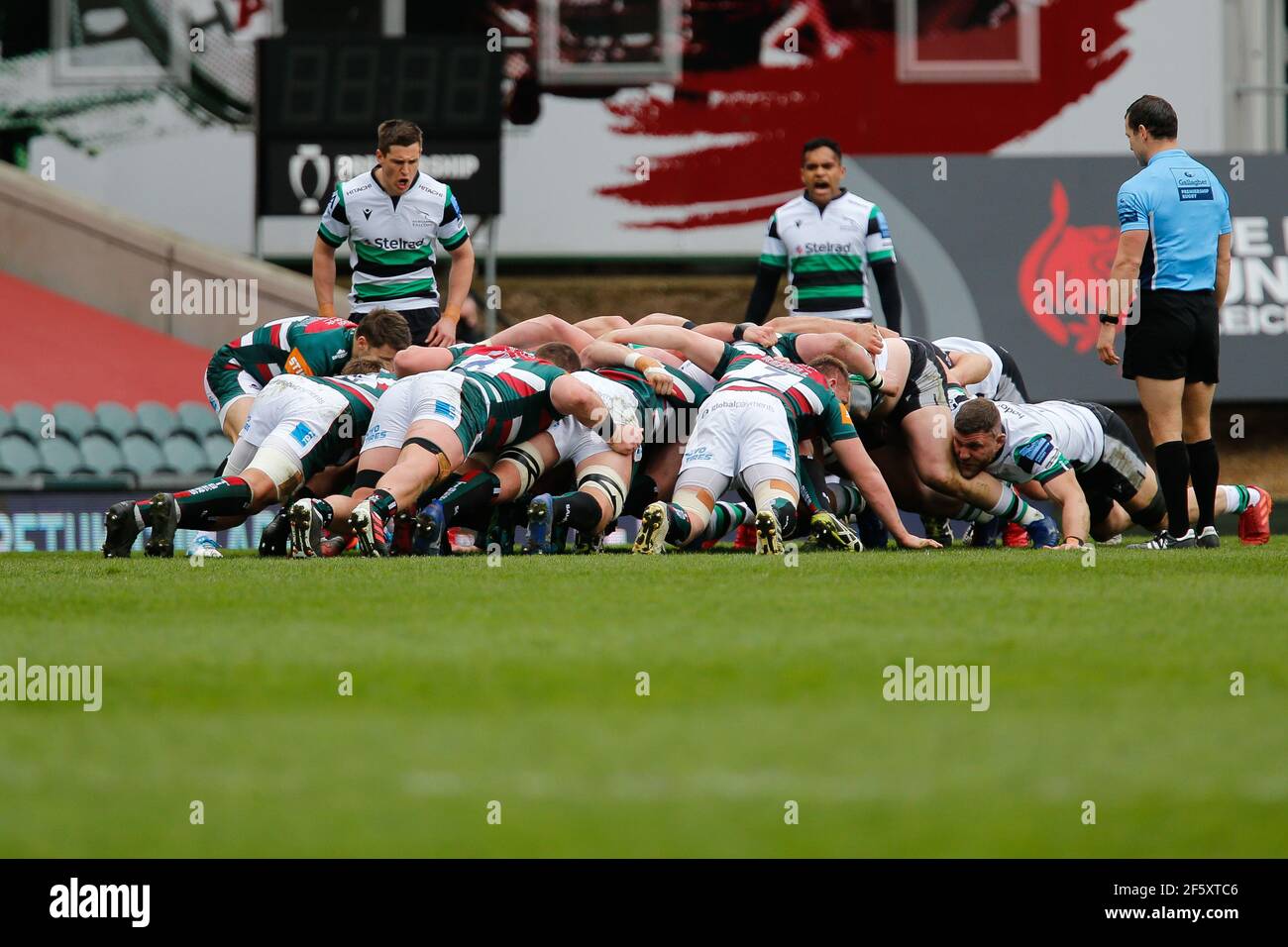 Leicester, Großbritannien. März 2021, 20th. LEICESTER, ENGLAND. 28th. MÄRZ: Scrum Action während des Gallagher Premiership Matches zwischen Leicester Tigers und Newcastle Falcons in Welford Road, Leicester am Sonntag, 28th. März 2021. (Kredit: Chris Lishman, MI News) Kredit: MI Nachrichten & Sport /Alamy Live Nachrichten Stockfoto