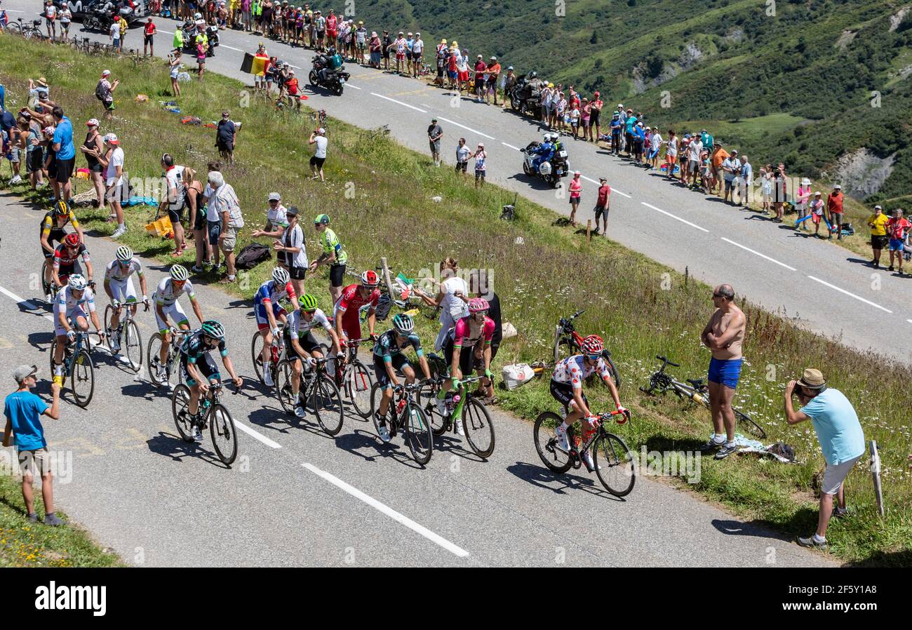 Col de la Madeleine, Frankreich - 19. Juli 2018: Der französische Radfahrer Julian Alaphilippe von Quick-Step Floors Team trägt Polka Dot Jersey Klettern in der Stockfoto