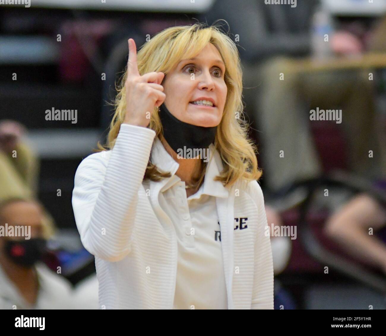 Memphis, TN, USA. März 2021, 28th. Rice Head Coach Tina Langley, während des NIT Basketball-Meisterschaftsspiels der Damen zwischen den Ole' Miss Rebels und den Reiseulen in Memphis, TN. (Foto: Kevin Langley/CSM). Kredit: csm/Alamy Live Nachrichten Stockfoto