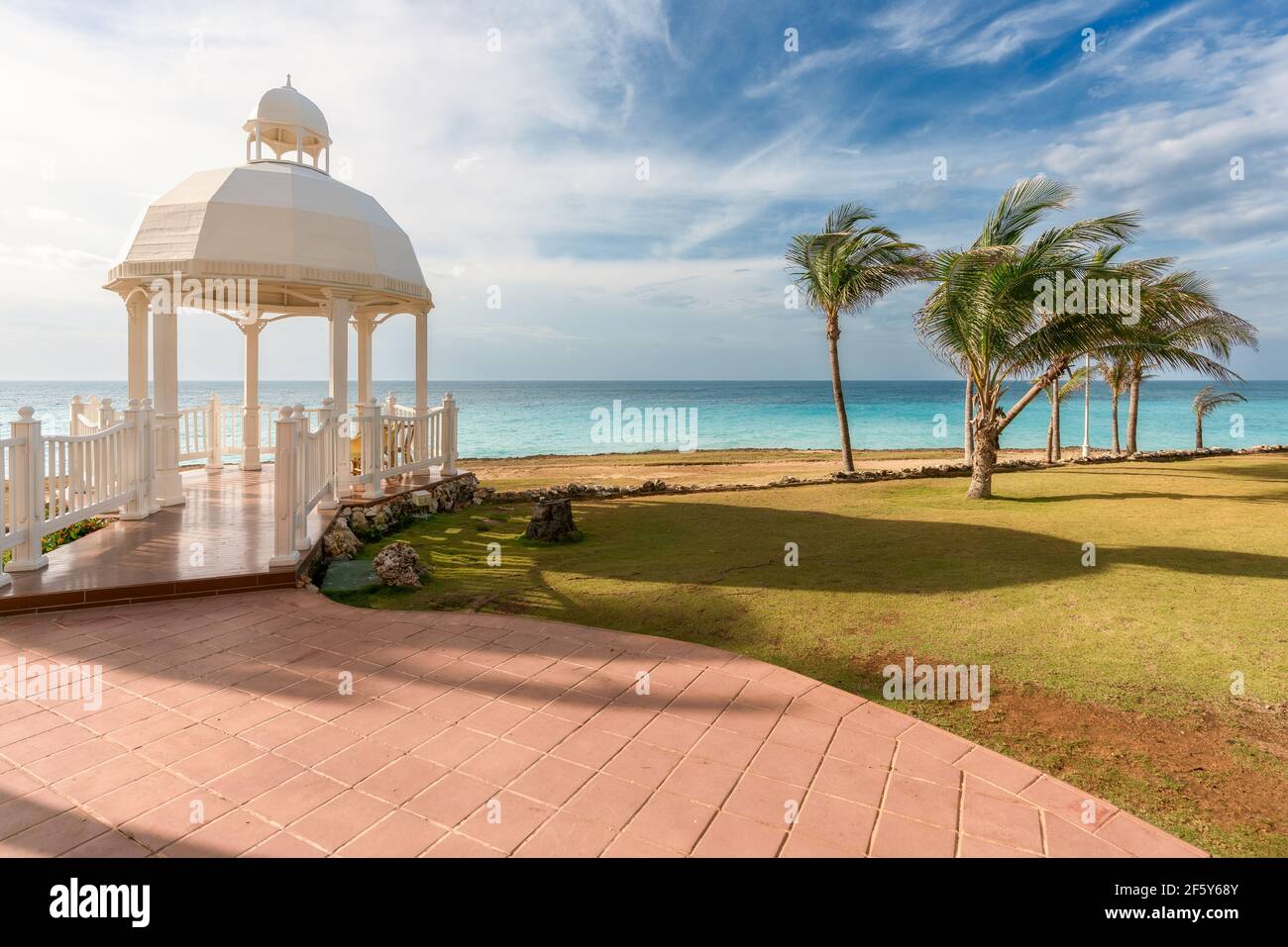 Pavillon vor dem Strand in Varadero, Kuba Stockfoto