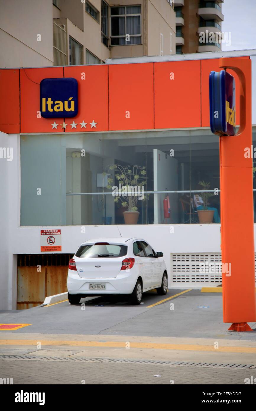 salvador, bahia, brasilien - 22. januar 2021: Fassade der Itau Bank im Barra Viertel in der Stadt Salvador. Stockfoto