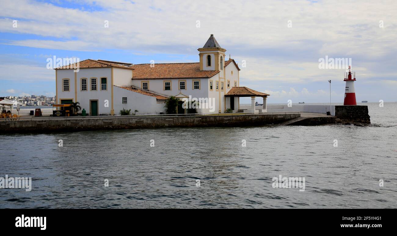 salvador, bahia, brasilien - 13. januar 2021: Blick auf die Kirche und das Kloster von Nossa Senhora do Monte Serrat, in Ponta de Humaita, in der Stadt Sal Stockfoto