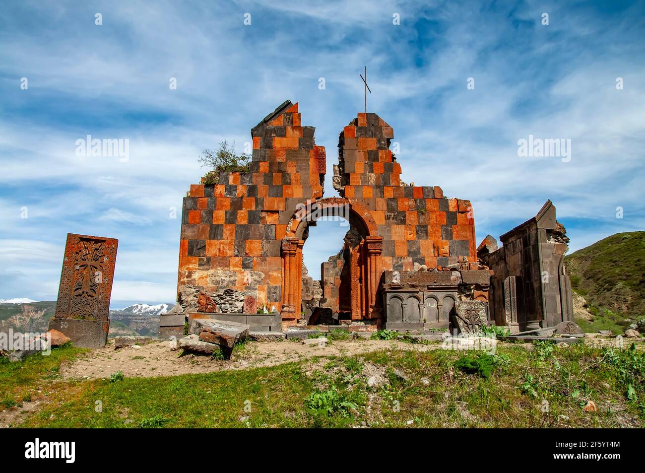 Mittelalterliche armenische christlich-apostolische Kirche von Amenaprkich Im Kloster Havuts Tar in Armenien Stockfoto