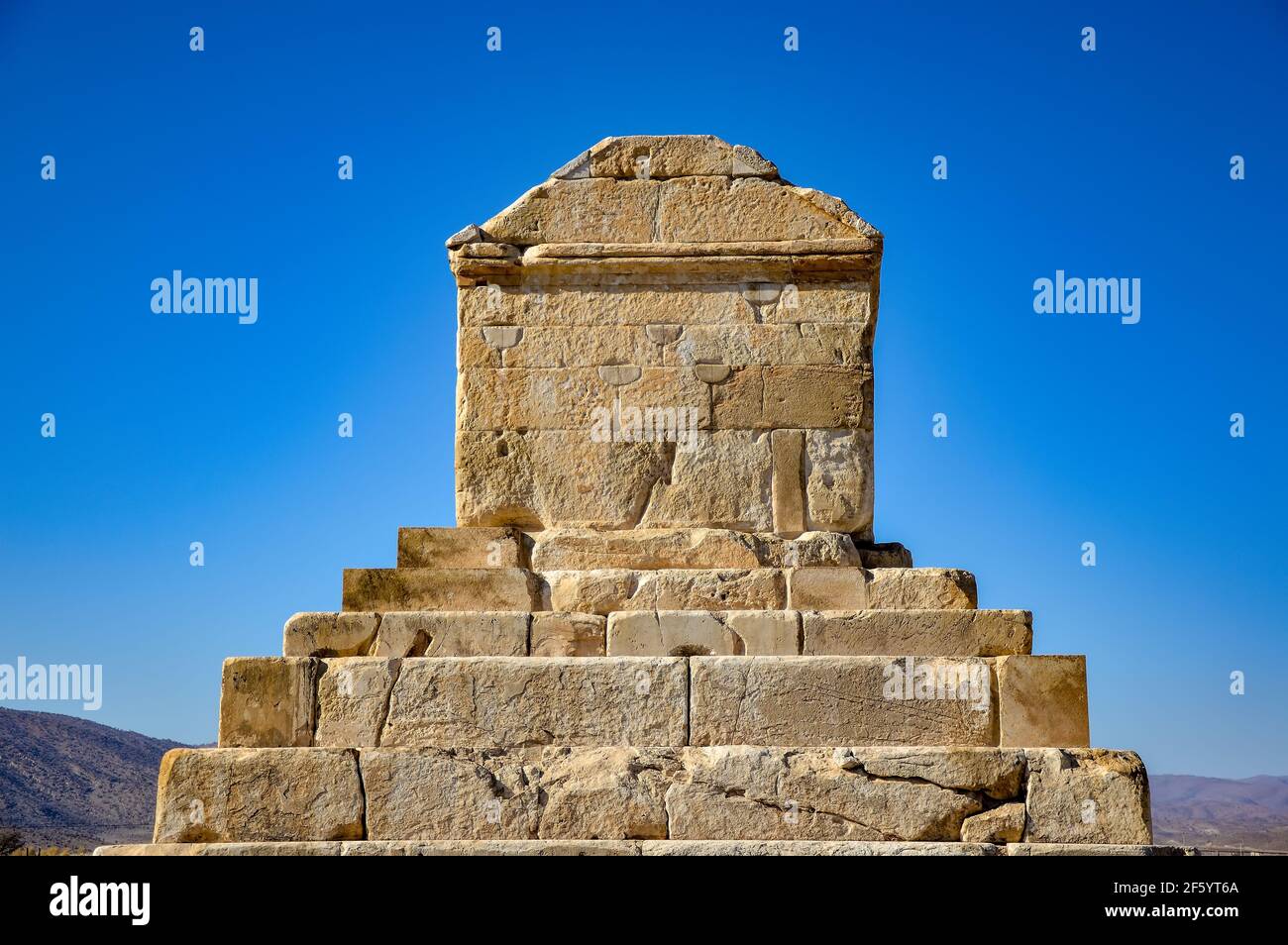 Grab von Cyrus dem Großen, dem Gründer des Achämeniden Reiches im alten Perien, in Pasargadae, Iran Stockfoto