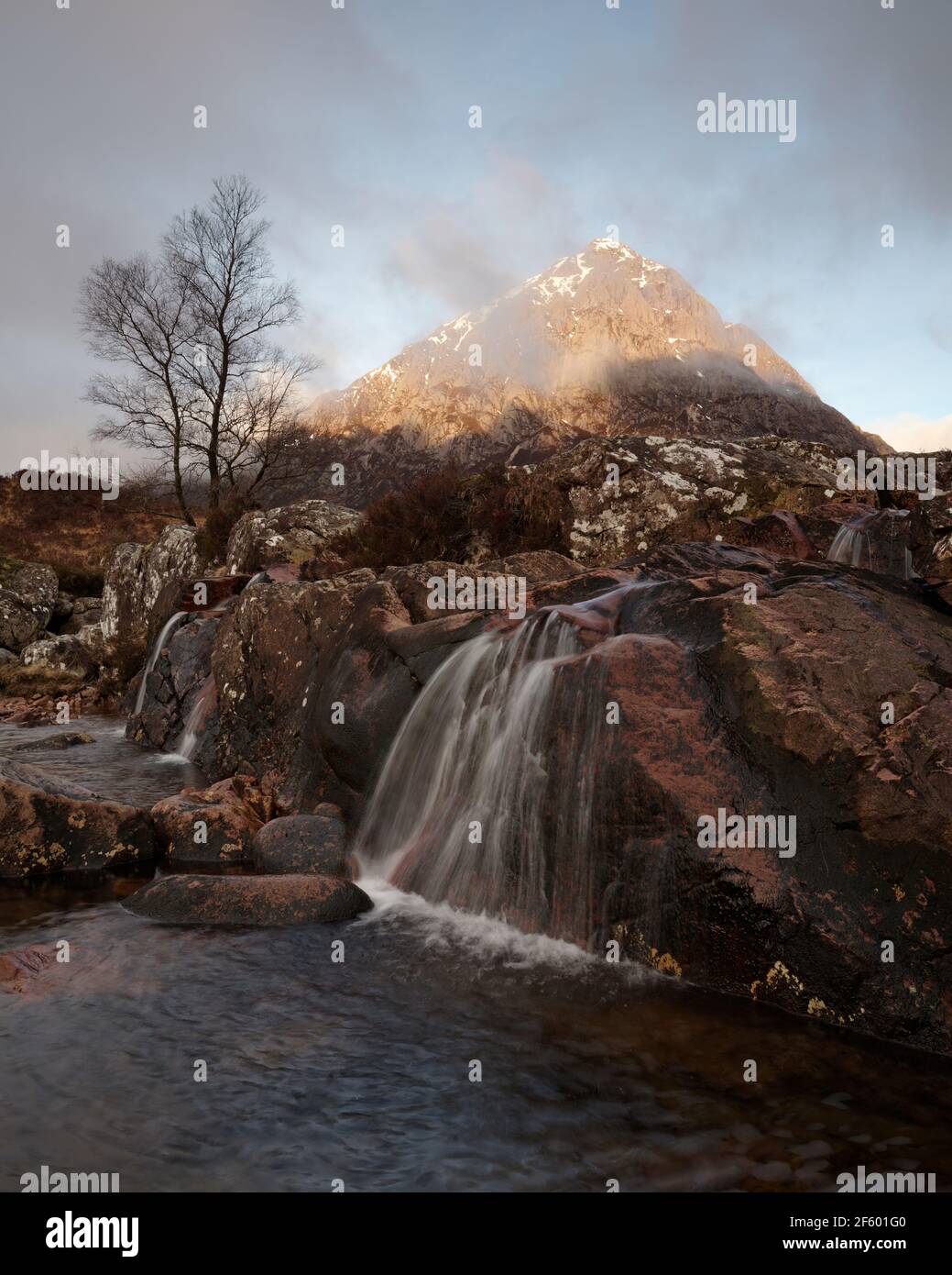 Ein Frühlingsmorgen an den berühmten Wasserfällen in Glencoe Stockfoto