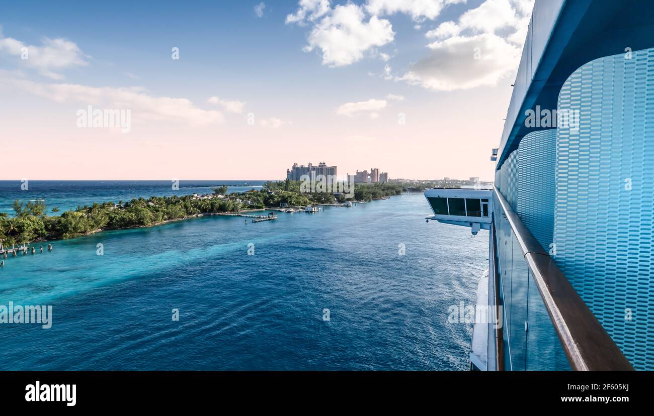 Balkonseite des Kreuzfahrtschiffes in Nassau Bahamas. Stockfoto