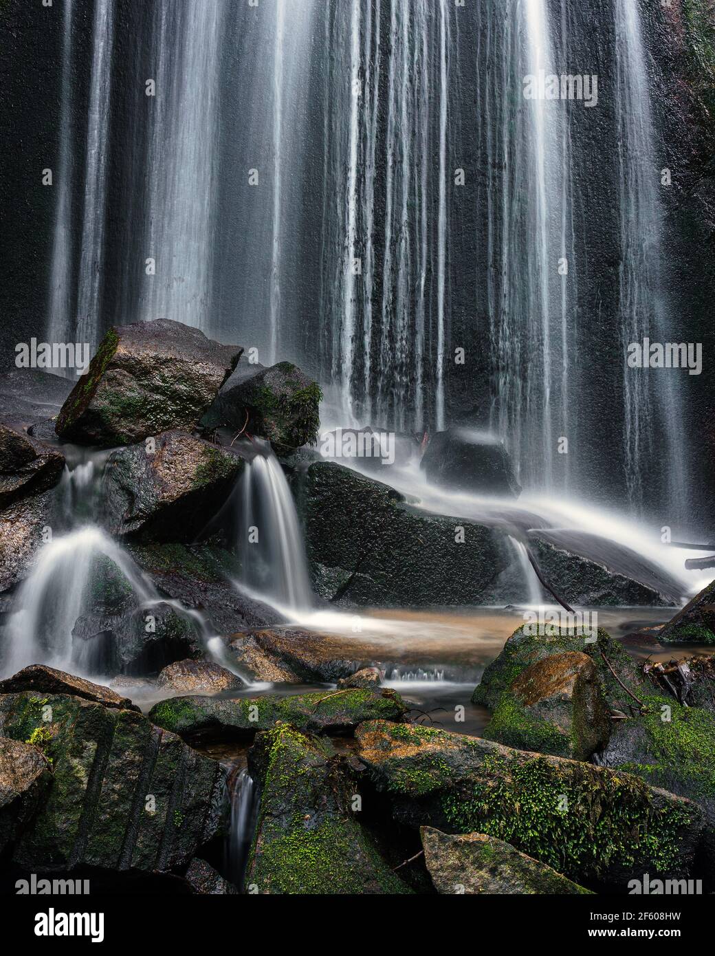 Wasserfall Rio Pequeno in Mañufe, Gondomar, Spanien Stockfoto