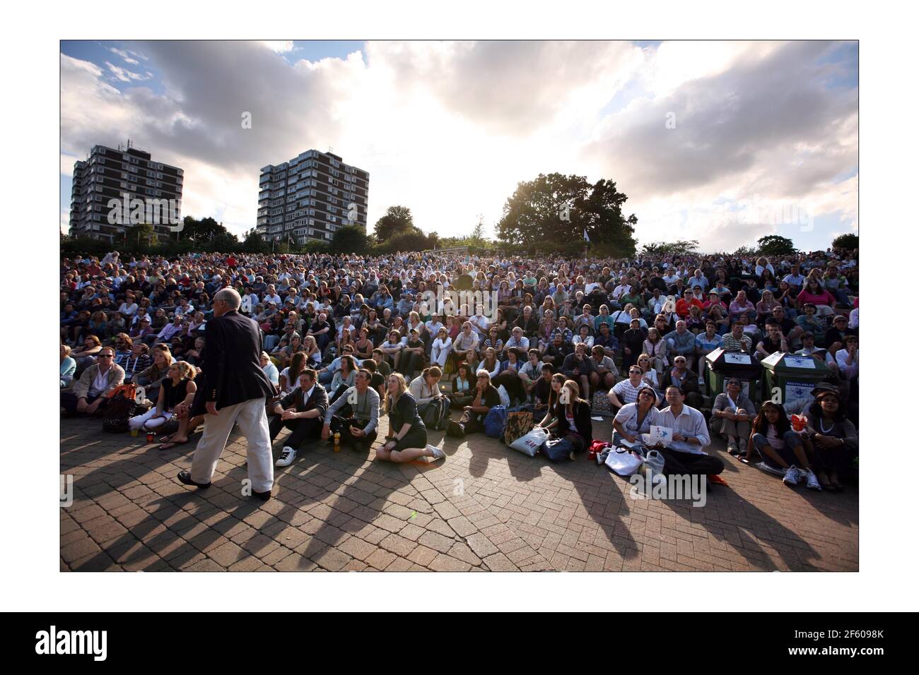 Wimbledon Tag 8.... Murray Mound als Andy Murray beginnt sein Spiel gegen Rafael Nadal..Foto von David Sandison The Independent Stockfoto
