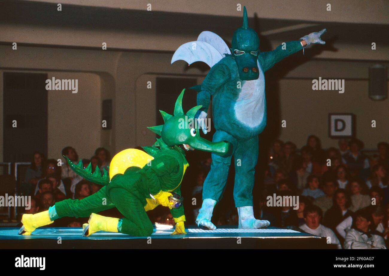Tabaluga und sein Vater bei der Premiere vom Musical 'Tabaluga und