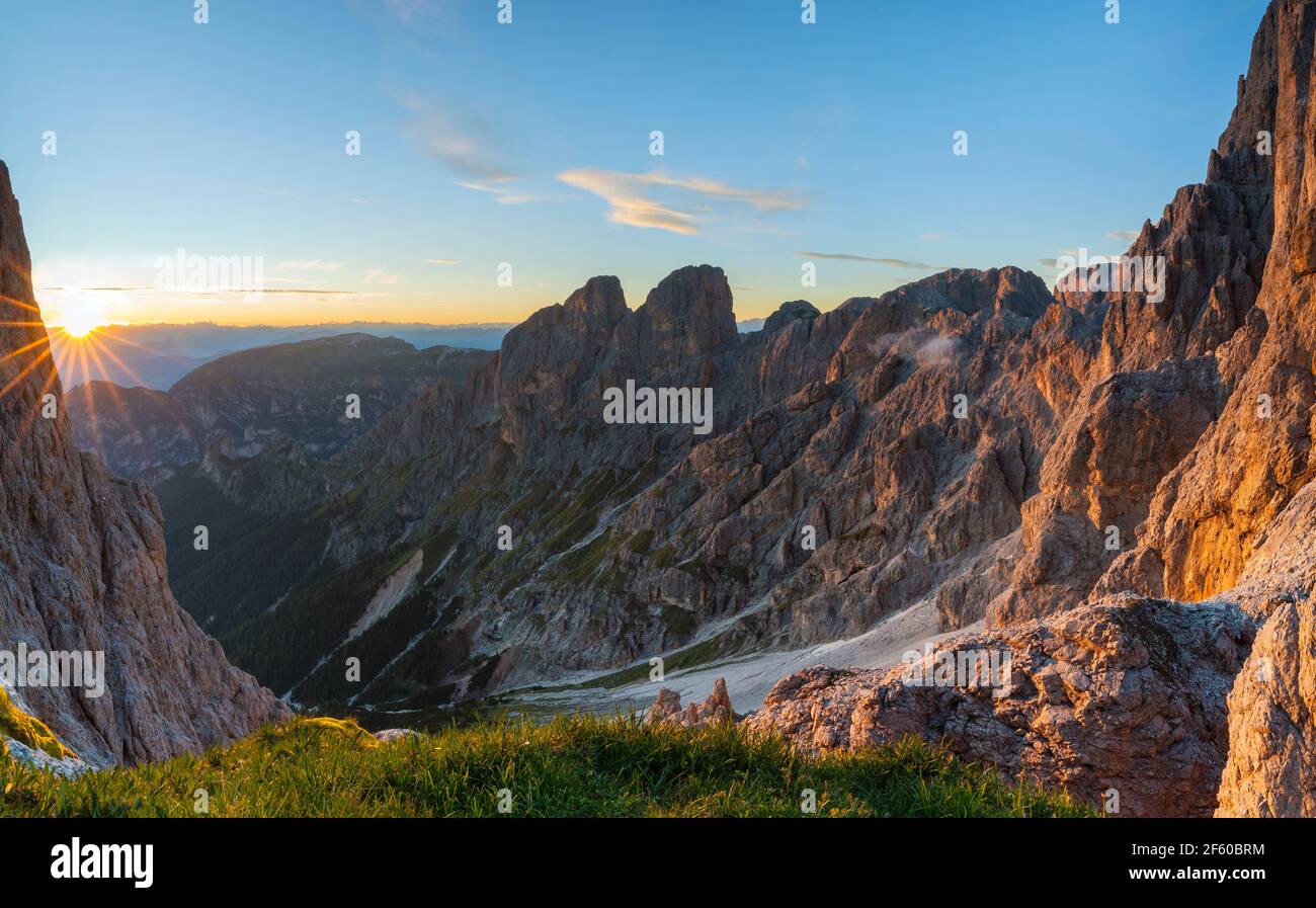 Sonnenuntergang von den Vajolet-Türmen, Rosengarten-Gruppe, Dolomiti di Gardena e di Fassa, Bozen, Trentino-Südtirol, Italien, Südeuropa Stockfoto