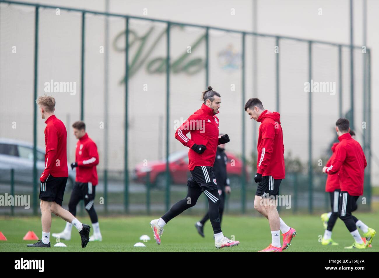 Hensol, Wales, Großbritannien. März 2021, 29th. Gareth Bale beim Training der walisischen Fußballnationalmannschaft im Vale Resort vor dem WM-Qualifikationsspiel gegen Tschechien. Kredit: Mark Hawkins/Alamy Live Nachrichten Stockfoto