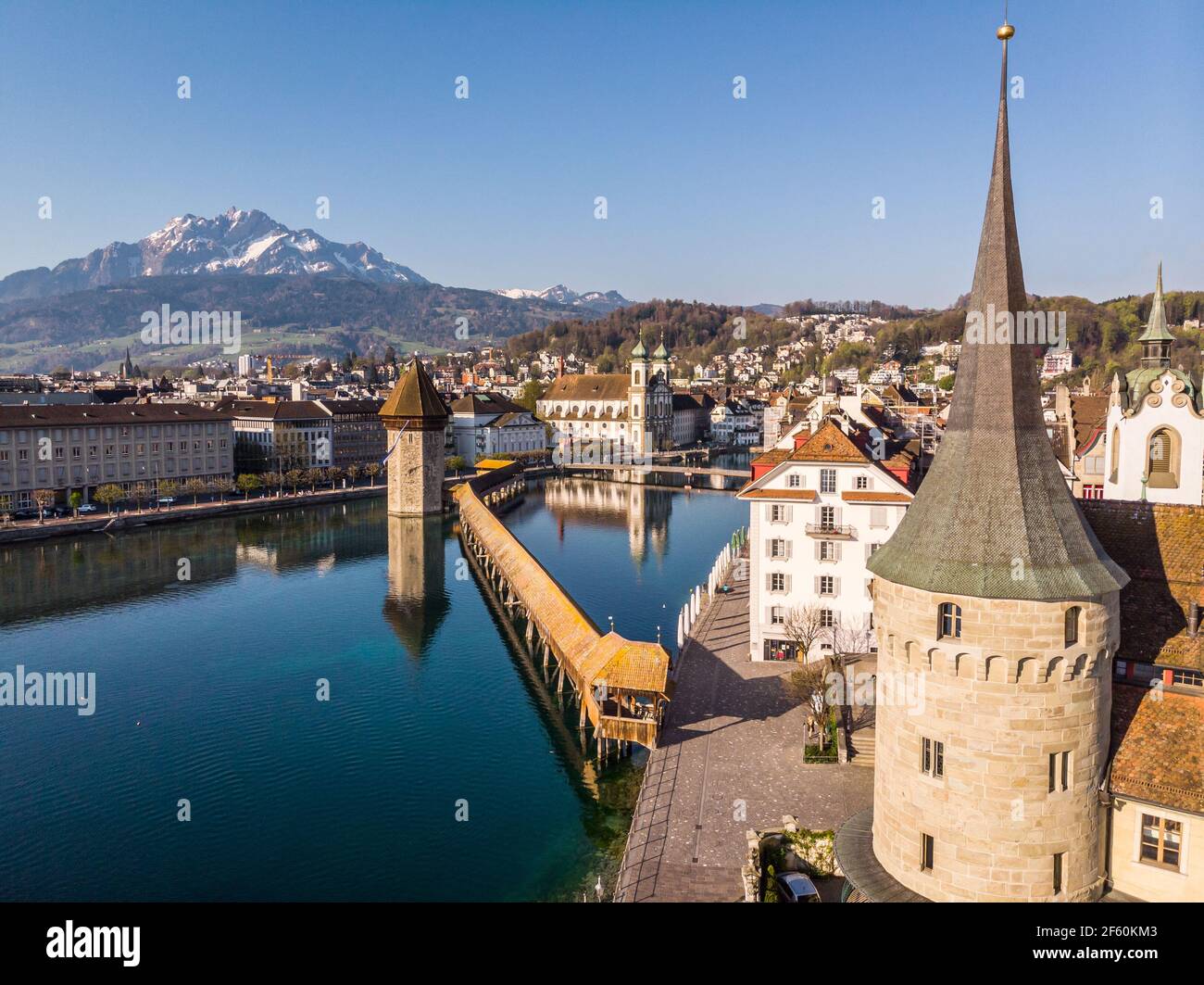 Luzerner Atemberaubender Blick auf die Luzerner Altstadt entlang des Reuss Fluss ...