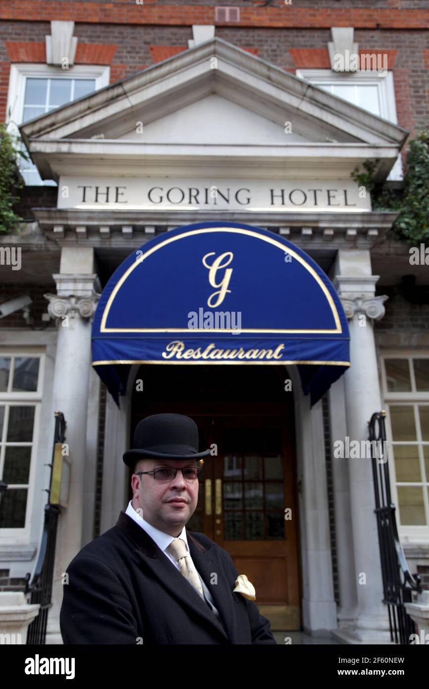 21. April 2011. London, England. "Rupert", einer der Portiers im Goring Hotel, wo die Familie Middleton vor dem Roya übernachten wird Stockfoto