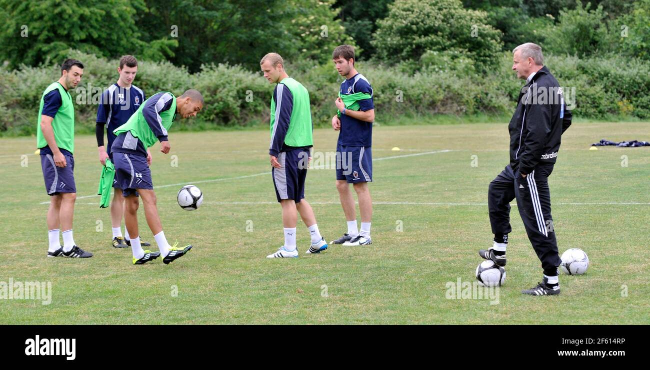 WIMBLEDON AFC L-R MANAGER TERRY BROWN. 17/5/2011. BILD DAVID ASHDOWN Stockfoto