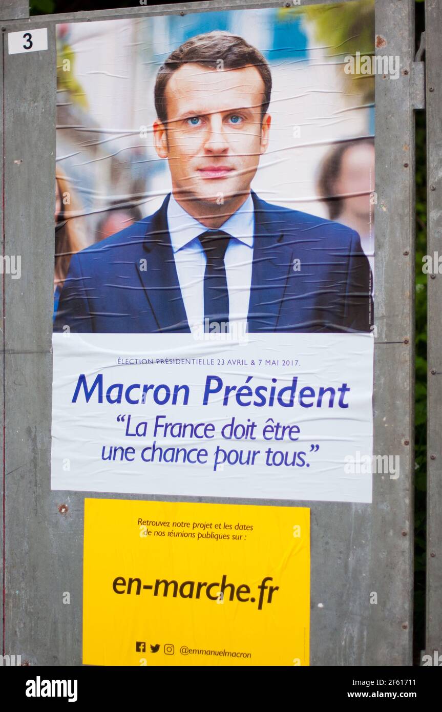 COLMAR, FRANKREICH - 28. APRIL 2017 : Wahlkampfplakat von Emmanuel Macron für die zweite Runde der französischen Präsidentschaftswahlen 2017. Stockfoto COLMAR, FRANKREICH - 28. APRIL 2017 : Wahlkampfplakat von Emmanuel Macron für die zweite Runde der französischen Präsidentschaftswahlen 2017. Stockfoto