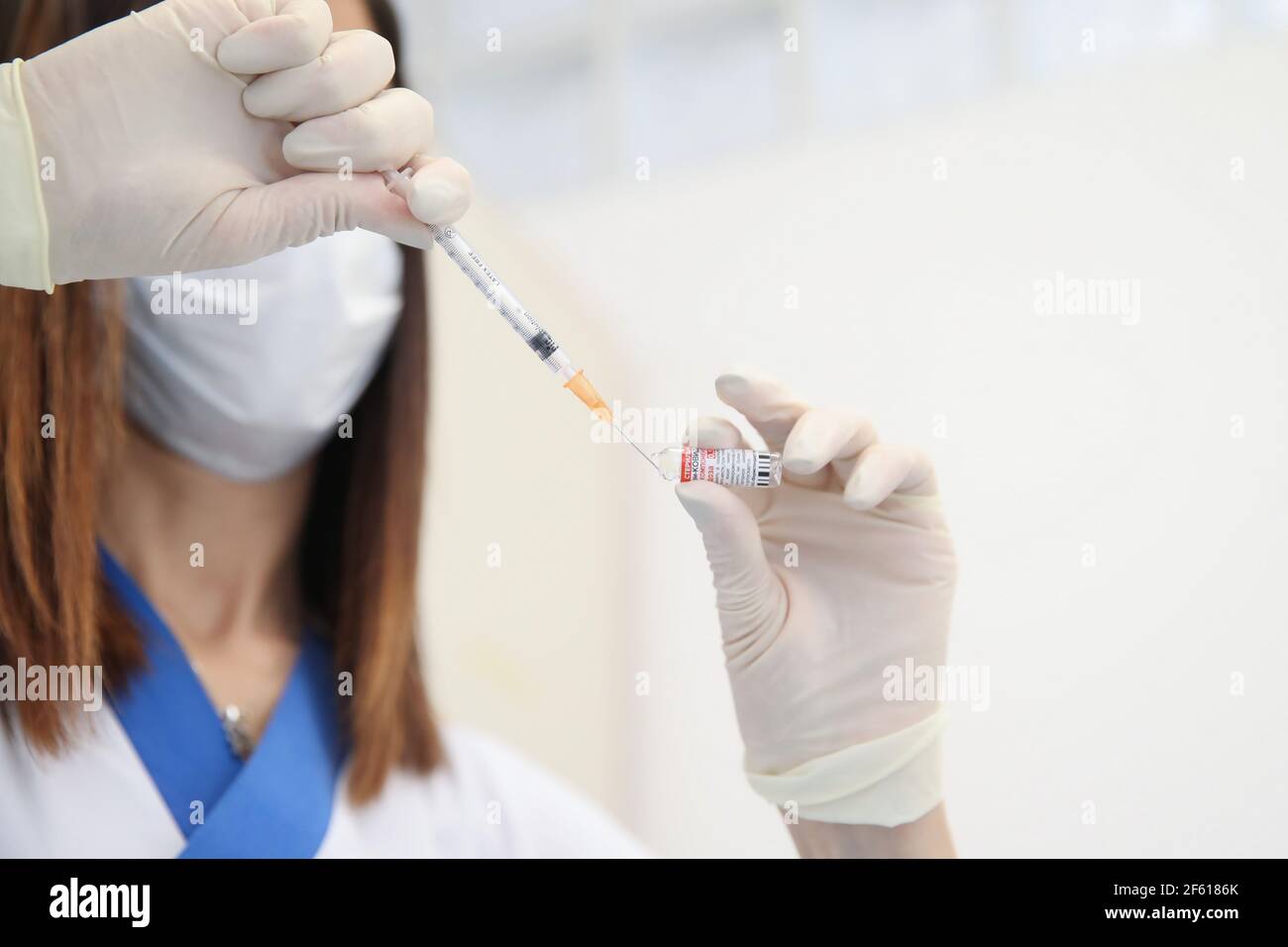 San Marino, Italien, 29/03/21, Vorbereitungen im staatlichen Krankenhaus von San Marino zur Verabreichung des Impfstoffs Sputnik V Covid19. Russland trat ein, nachdem italienische Lieferungen nicht eintreffen konnten. Moskau schickte 7.500 Dosen seines Sputnik V Jab in die Enklave, um zu helfen. Kredit: Jonathan Moscrop/Sportimage/Alamy Live Nachrichten Stockfoto