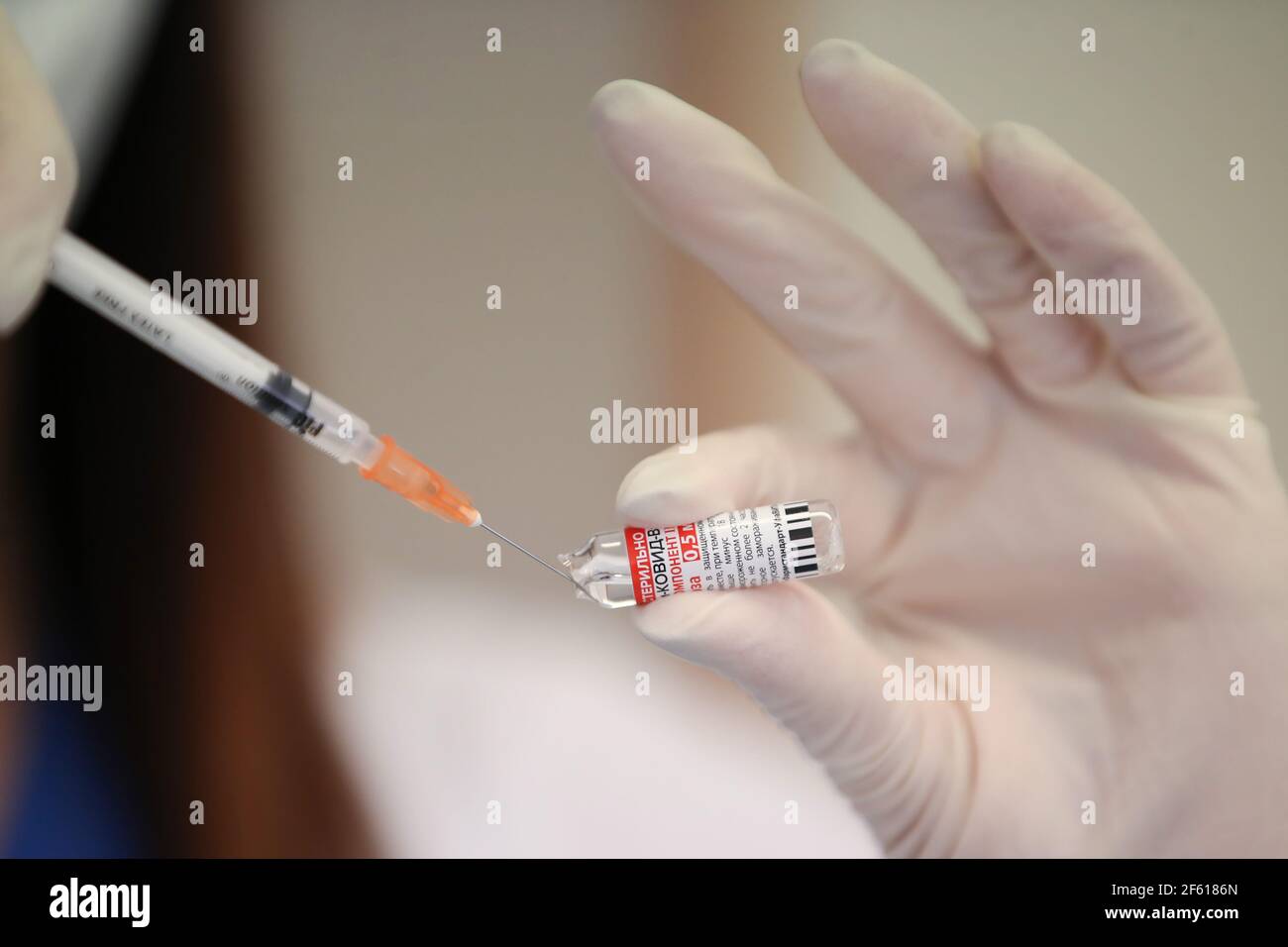 San Marino, Italien, 29/03/21, Vorbereitungen im staatlichen Krankenhaus von San Marino zur Verabreichung des Impfstoffs Sputnik V Covid19. Russland trat ein, nachdem italienische Lieferungen nicht eintreffen konnten. Moskau schickte 7.500 Dosen seines Sputnik V Jab in die Enklave, um zu helfen. Kredit: Jonathan Moscrop/Sportimage/Alamy Live Nachrichten Stockfoto