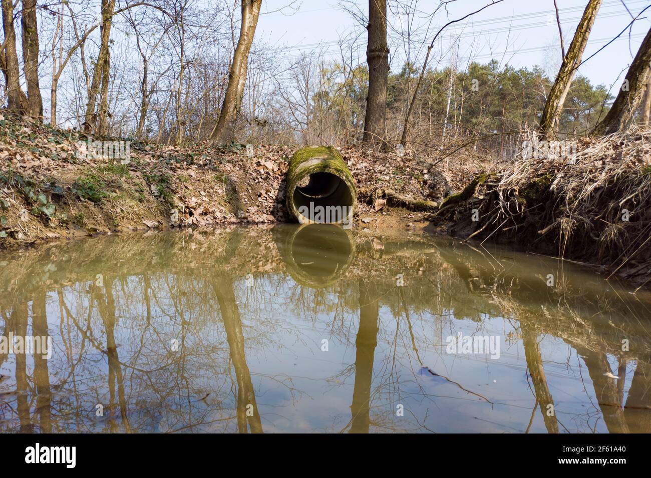 Abfluss teich Fotos und Bildmaterial in hoher Auflösung Alamy
