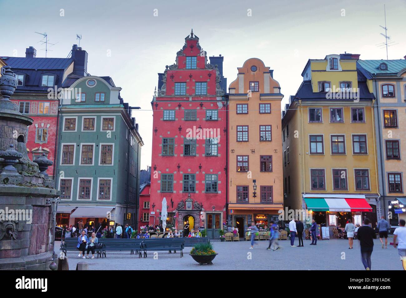 Mittelalterliche bunte Gebäude in Stortorget Platz, Gamla Stan (Altstadt), Stadsholmen, Stockholm, Schweden Stockfoto