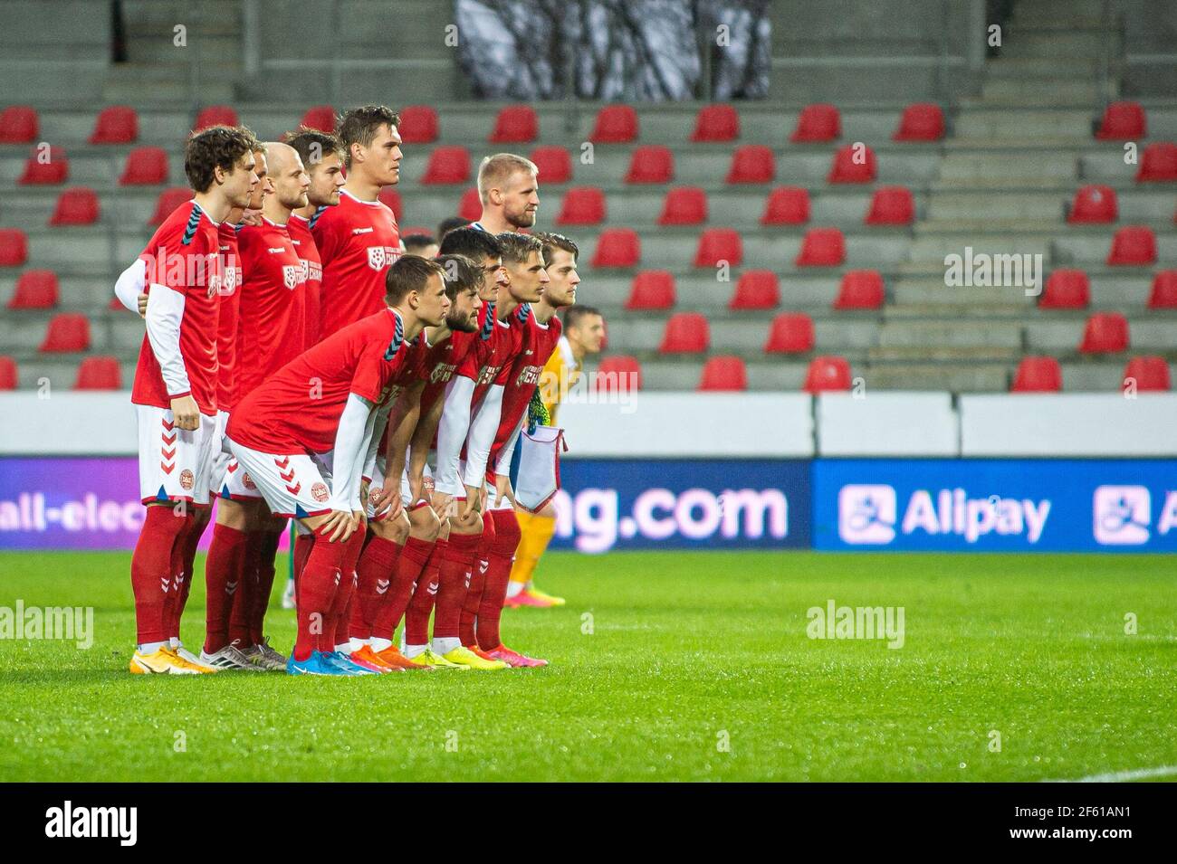 Herning, Dänemark. März 2021, 28th. Dänische Spieler protestieren gegen die katarische Behandlung von Arbeitern, die während der Vorbereitung der FIFA-Weltmeisterschaft 2022 in Katar leiden. Vor dem Wolrd Cup Qualifikationsspiel zwischen Dänemark und Moldawien in der MCH Arena in Herning, Dänemark. (Foto Kredit: Gonzales Foto/Alamy Live News Stockfoto