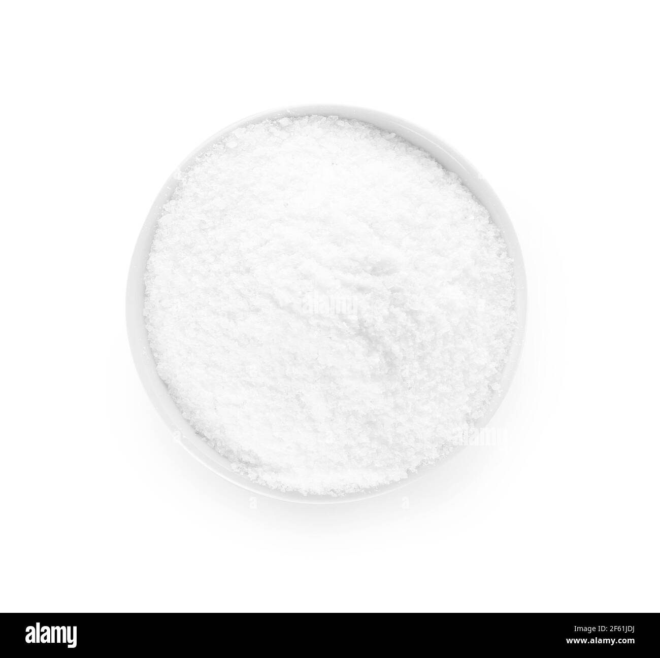 Schüssel mit Salz auf weißem Hintergrund Stockfoto