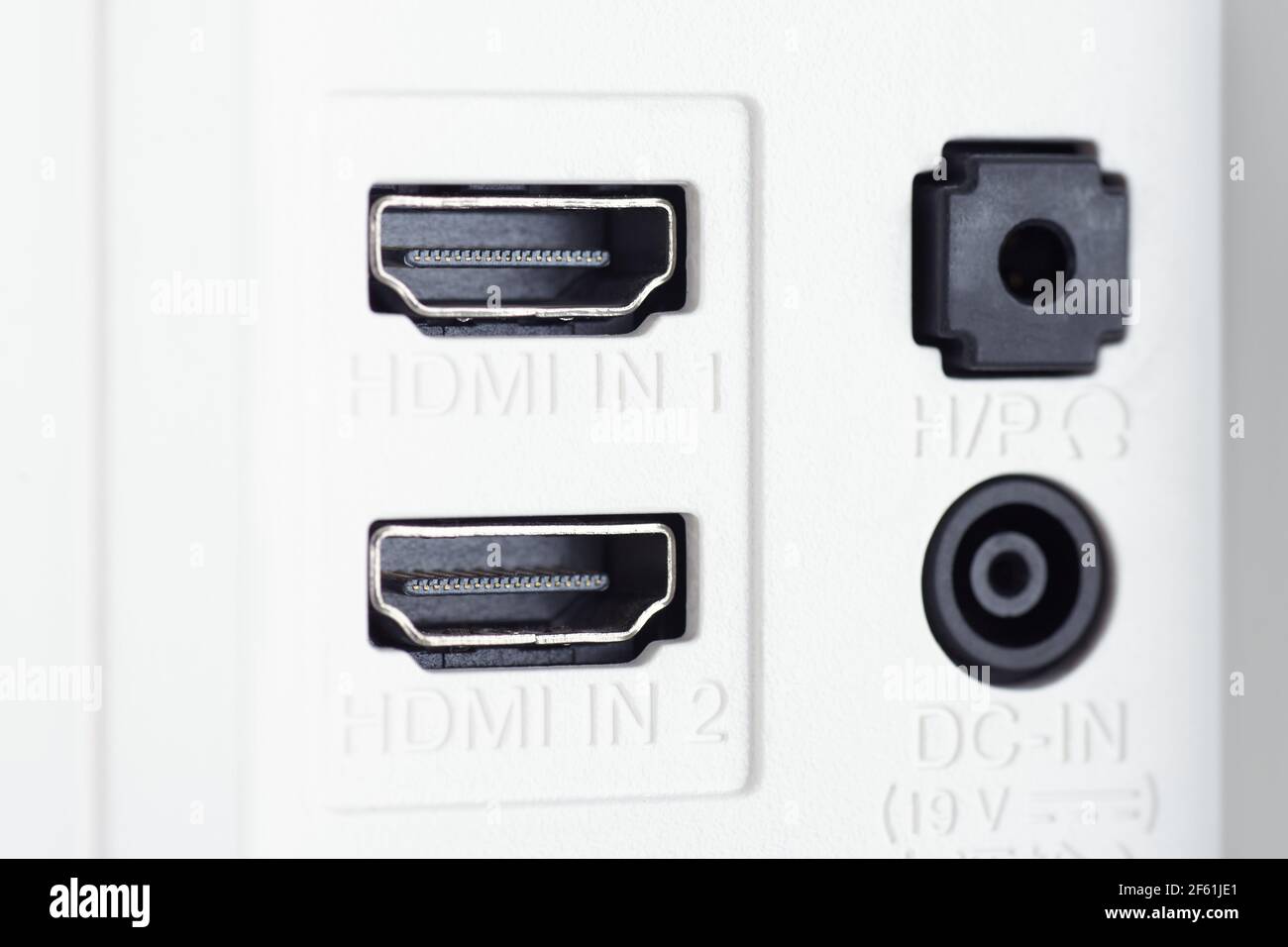 Nahaufnahme des integrierten USB-Hubs des Monitors. Stockfoto