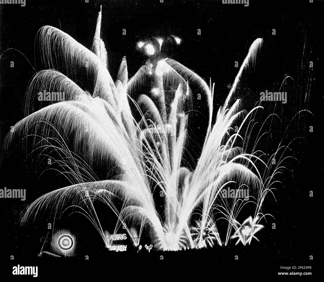 Feuerwerk, Römische Kerzen, 20. Jahrhundert Stockfoto