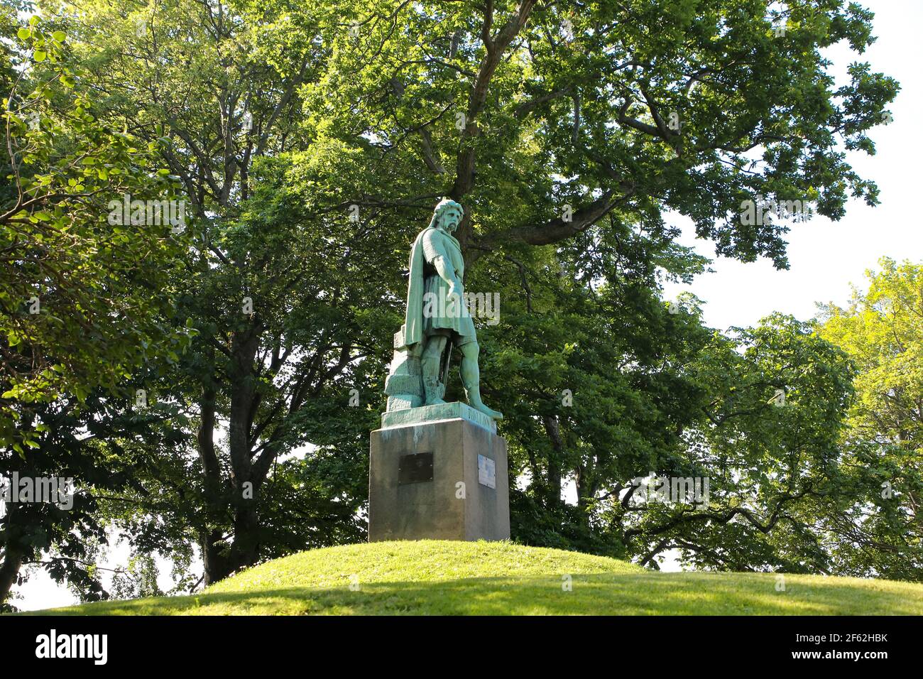 Viking Gange-Rolf oder Rollo Statue, die ein Wikingeroberhaupt war, und der erste Herzog der Normandie, der auf der Insel Giske, in der Nähe von Alesund geboren wurde. Das ist es Stockfoto