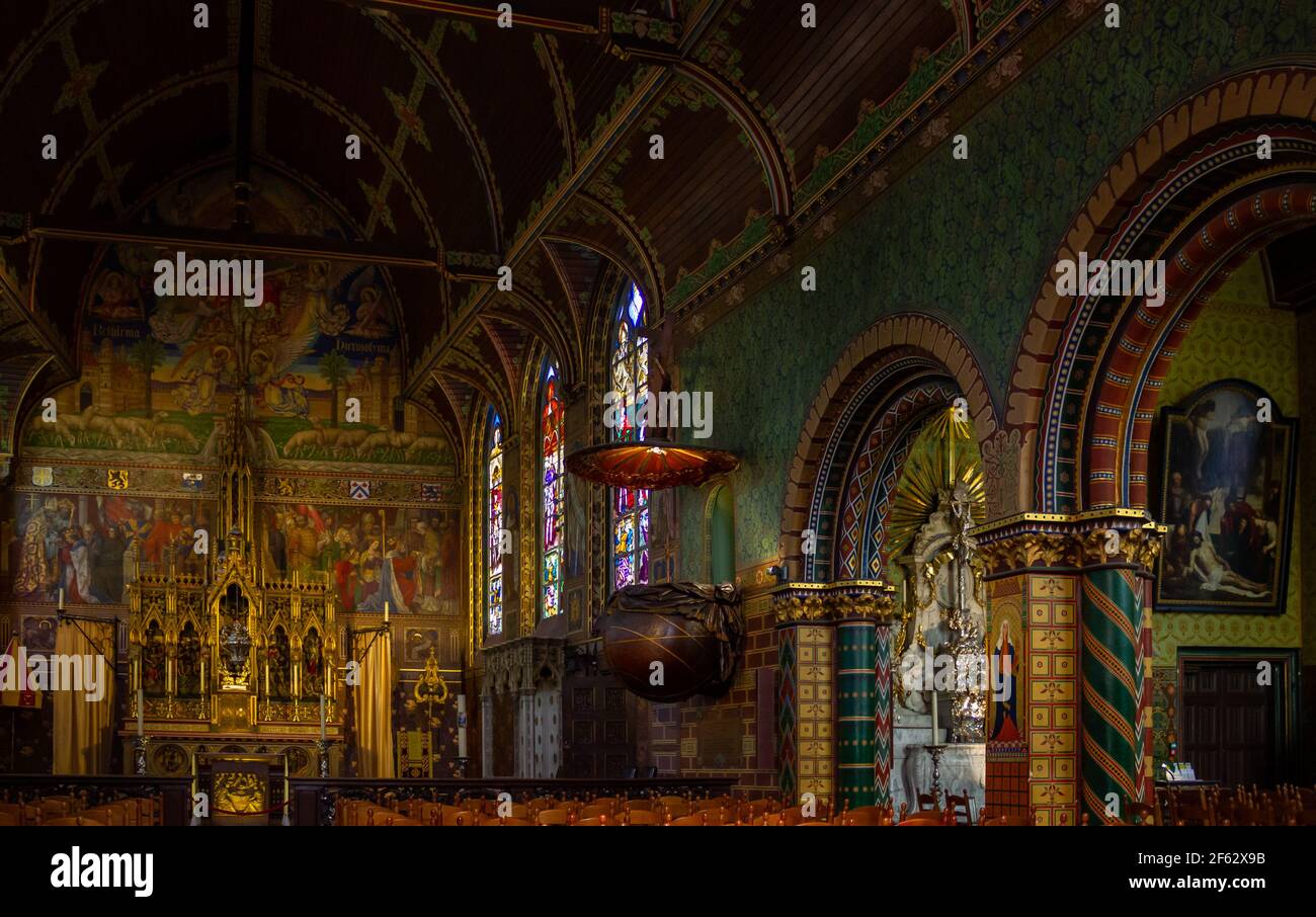 Ein Bild des farbenfrohen Innenraums der Basilika des Heiligen Blutes (Brügge). Stockfoto Ein Bild des farbenfrohen Innenraums der Basilika des Heiligen Blutes (Brügge). Stockfoto