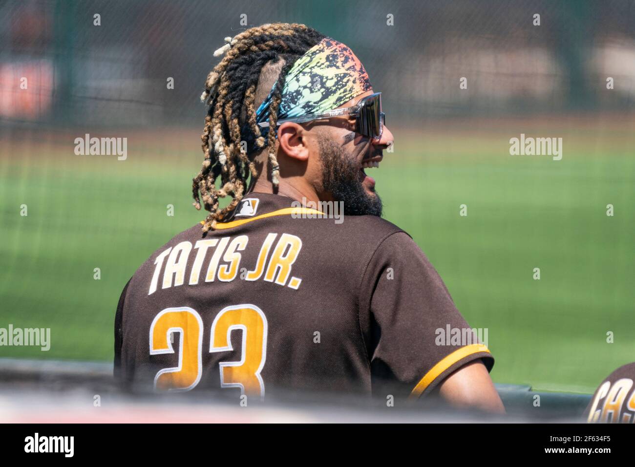 San Diego Padres Shortstop Fernando Tatis Jr. (23) bei einem Frühjahrstraining gegen die Cleveland Indians, Sonntag, 28. März 2021, in Phoenix, AZ Stockfoto