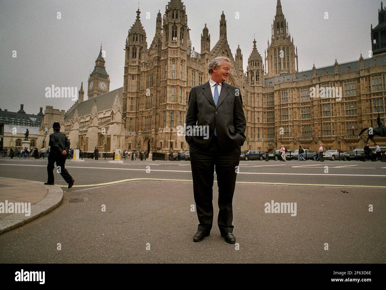 SIMON CARR NEUER KOLUMNIST FÜR DEN UNABHÄNGIGEN JUNI 2000 OUTSIDE DAS HAUS DER COMMONS Stockfoto