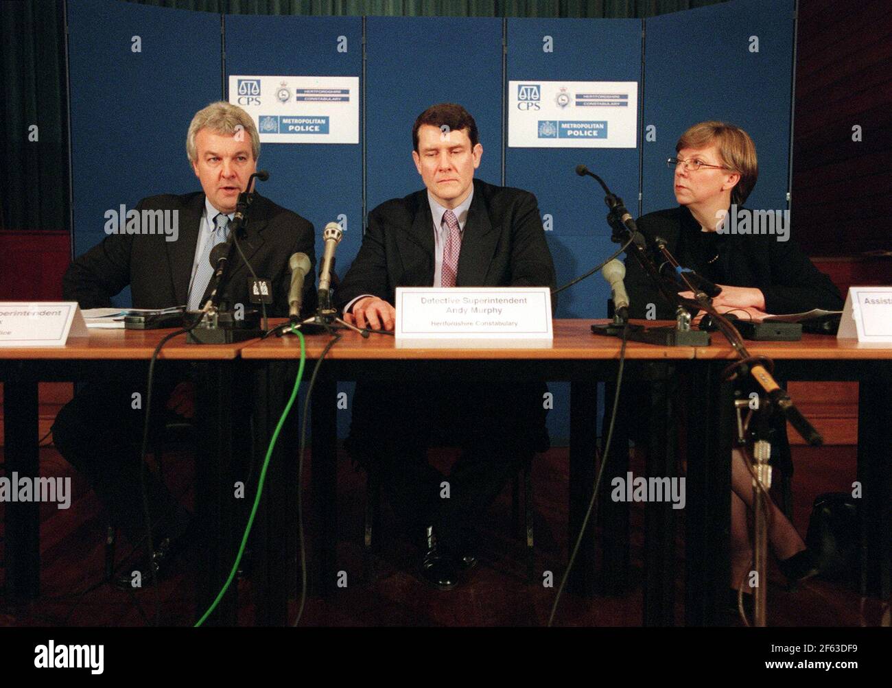 VON LINKS NACH RECHTS-DETEKTIV-CHEF-SUPERINTENDENT DAVE COX AUS DER MET., DETEKTIV-SUPERINTENDENT ANDY MURPHY AUS HERTS CONSTABULARY, ASSISTENT CHIEF CROWN STAATSANWALT ALISON SAUNDERS. MIT BEZUG AUF DEN MORD AN DAVID MULCAHY Stockfoto