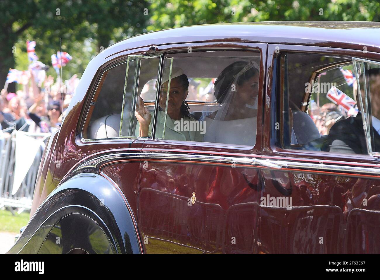 Windsor Castle, England, Großbritannien. 19th Mai 2018. Hochzeit mit Herzog von Sussex Prinz Harry und Herzogin von Sussex Meghan Markle - langer Spaziergang Stockfoto