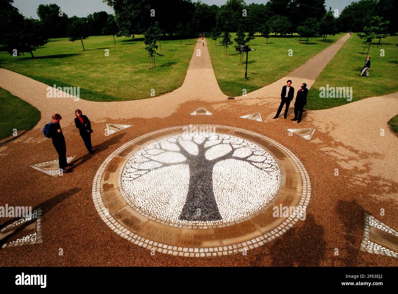 Mosaik enthüllt von Tony Benn Juli 2000to markieren den Ort Des Reformers Tree im Hyde Park Stockfoto
