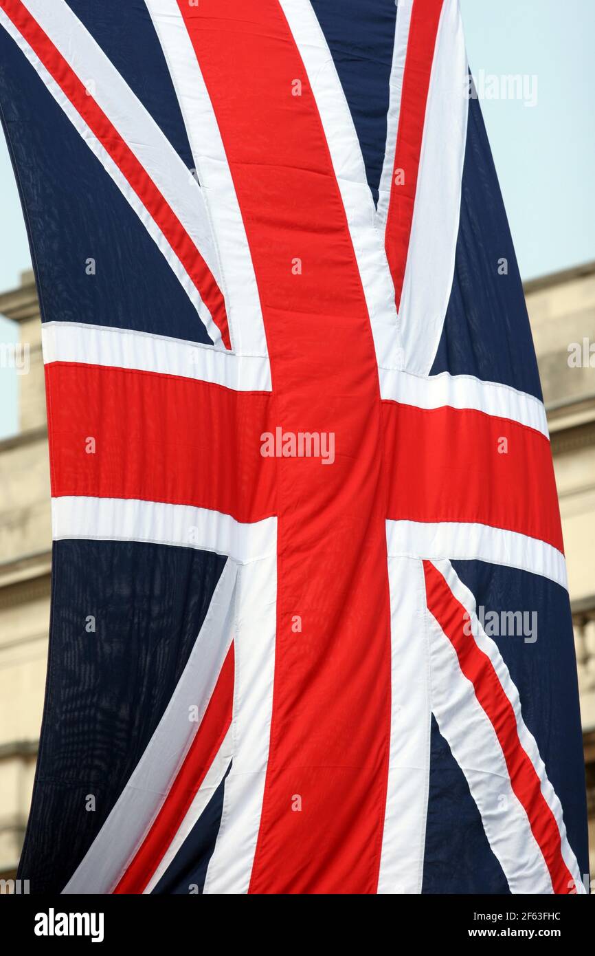 21. April 2011. London, England. Bei der Horse Guards Parade in London, England, bewegt sich eine Union Jack-Fahne im Wind. Foto Copyright ©; Charlie Varley/varl Stockfoto