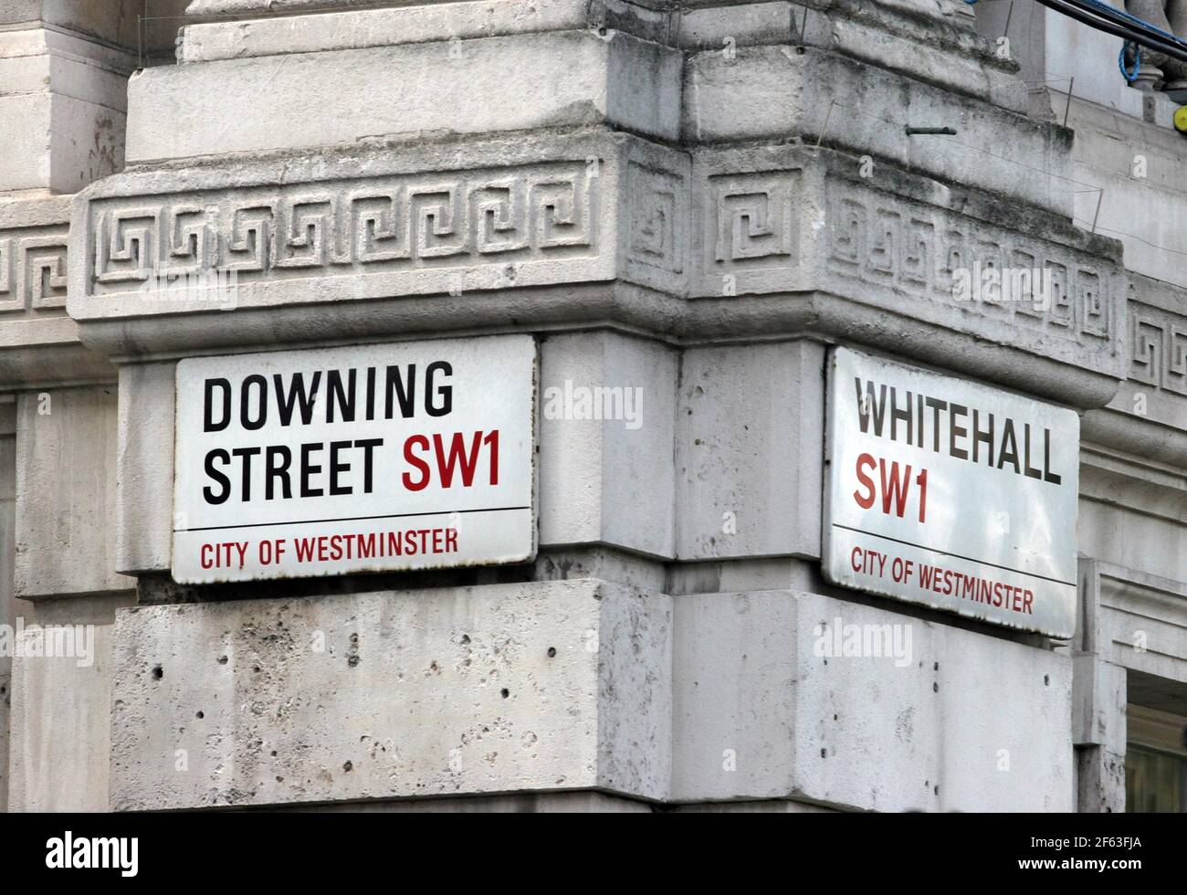 21. April 2011. London, England. Das Straßenschild am Eingang zur Downing Street in Whitehall. Foto Copyright ©; Charlie Varley/varleypix.com Stockfoto