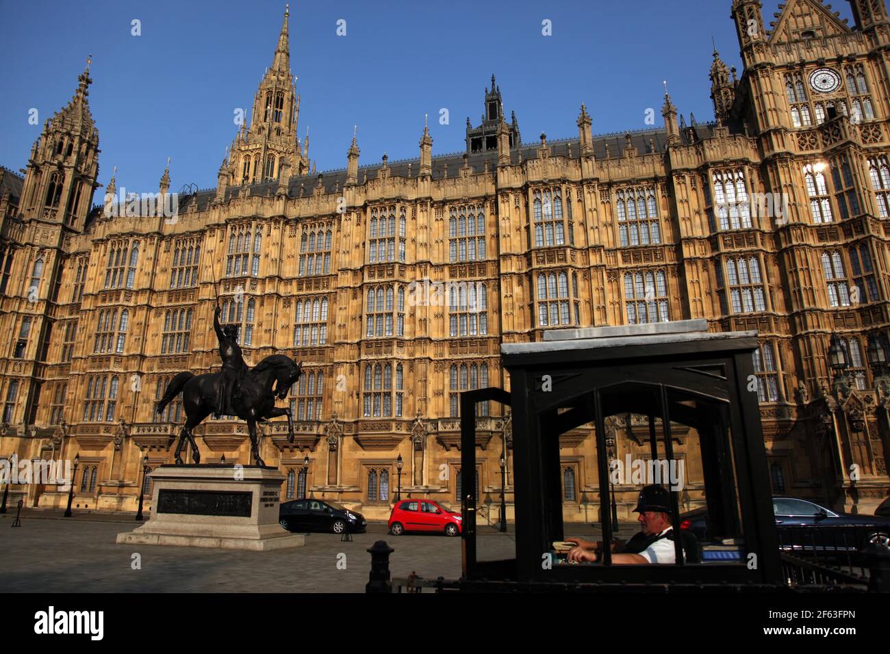 21. April 2011. London, England. Statue von Richard 1st vor dem britischen Parlamentsgebäude. Foto Copyright ©; Charlie Varley/varleypix.com Stockfoto
