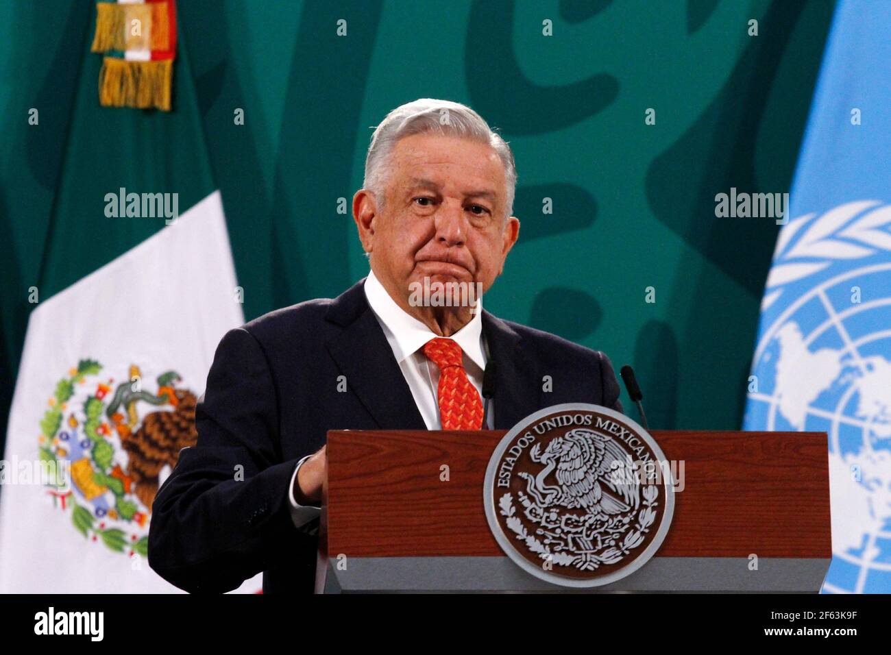 Mexiko-Stadt, Mexiko. März 2021, 29th. MEXIKO-STADT, MEXIKO 29. MÄRZ: Der mexikanische Präsident Andres Manuel López Obrador spricht während einer morgendlichen Pressekonferenz, die über den Mord an Salvadorian Victoria Esperanza Salazar in Tulum, Quintana Roo, durch vier städtische Polizeibeamte während einer Festnahme spricht. Am 29. März 2021 in Mexiko-Stadt, Mexiko (Foto: Eyepix/Sipa USA) Quelle: SIPA USA/Alamy Live News Stockfoto