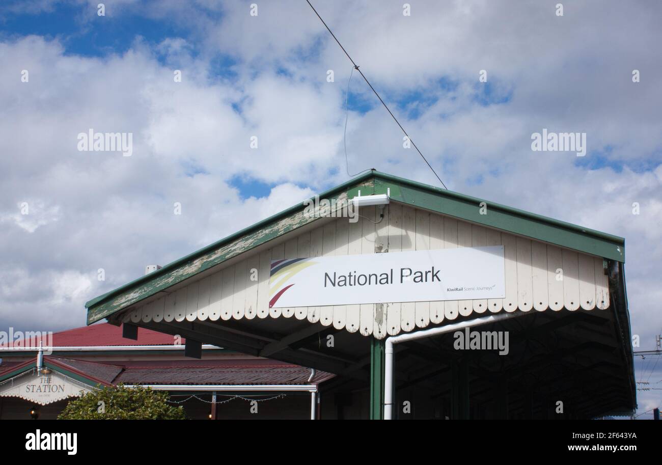 National Park Village, Neuseeland - April 5th 2019: Bahnhof im National Park Village. Stockfoto