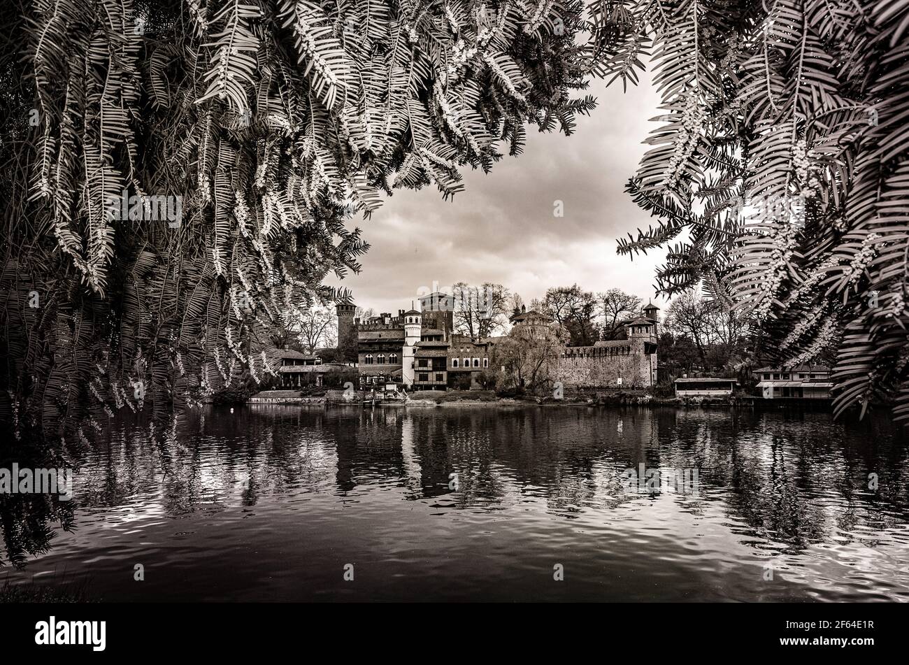 Italien Piemont Turin - Valentino Park -der Po Fluss iand Das mittelalterliche Dorf Stockfoto