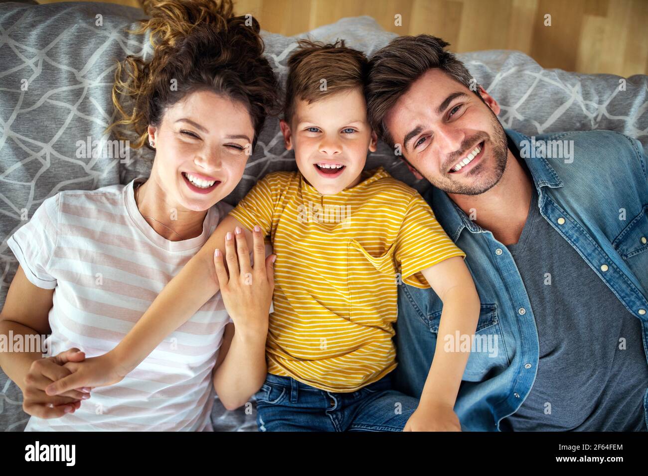 Glückliche Familie verbringen Zeit zusammen, Spaß zu Hause Stockfoto