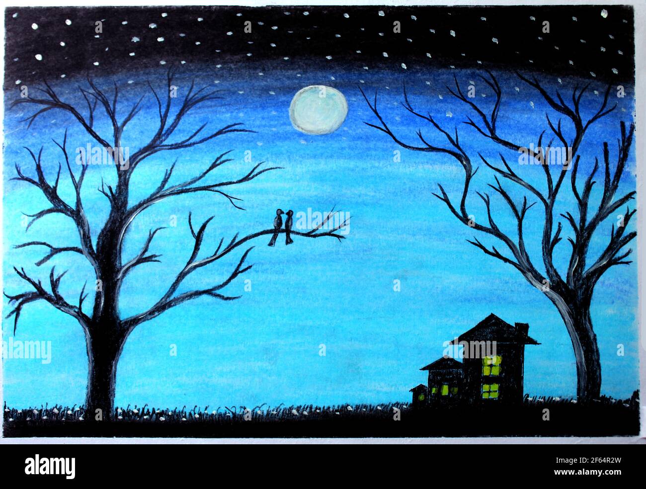 Blauer Mond Nacht gejagt Haus Halloween Landschaft Malerei mit natürlichen Landschaft, Silhouette Zeichnung, selektive Fokus mit Unschärfe. Stockfoto