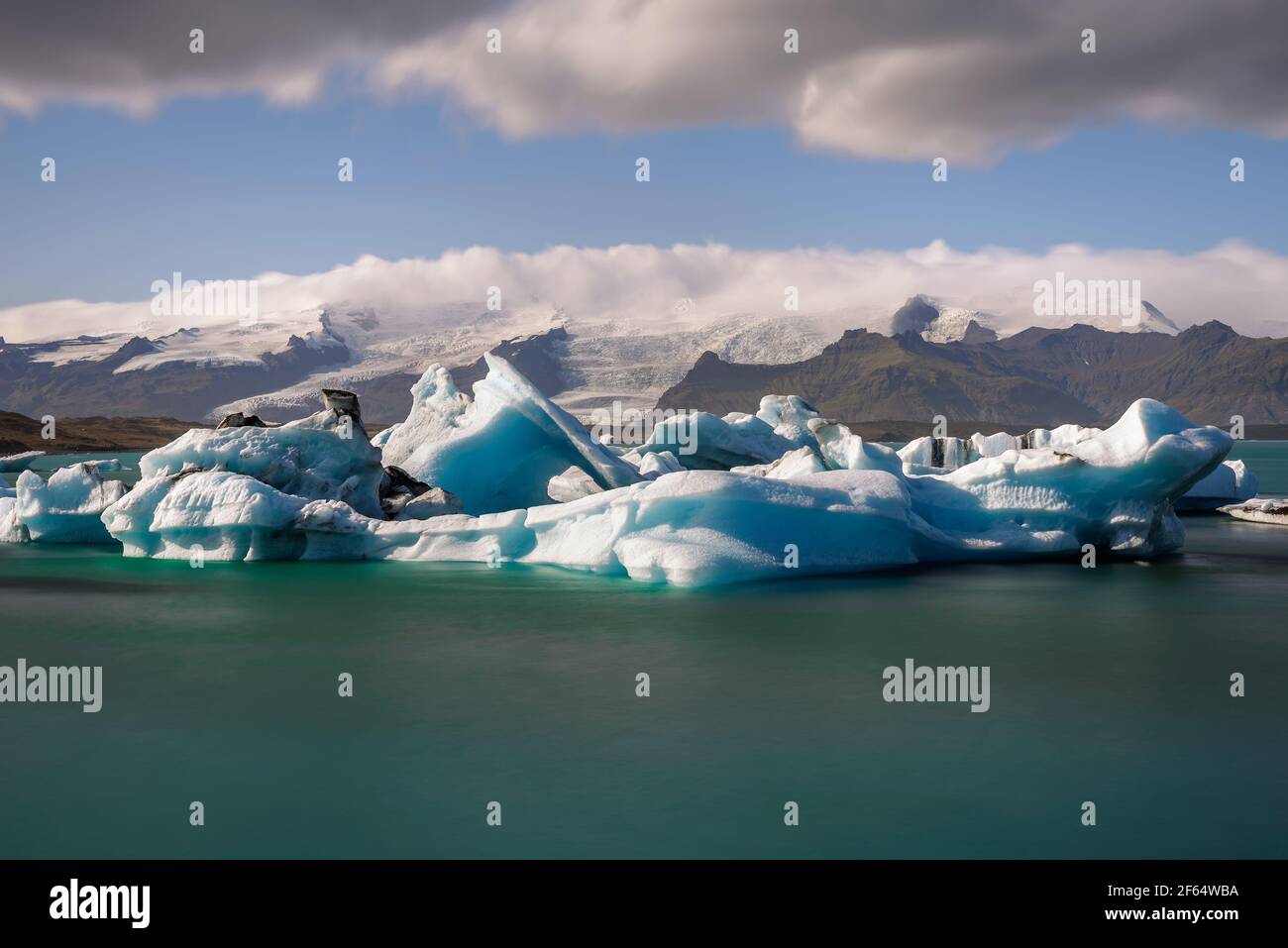 Schmelzende Eisberge in der Jokulsarlon Gletscherlagune, Island Stockfoto