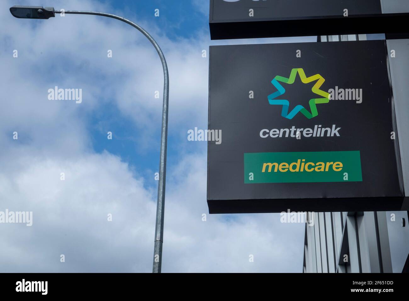 Centrelink-Beschilderung außerhalb des Regierungsbüros in Hobart, Tasmanien, Australien Stockfoto