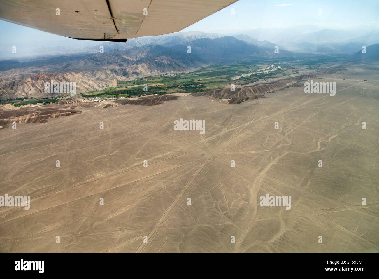 Nazca oder Nasca geheimnisvolle Linien und Geoglyphen Luftbild, Wahrzeichen in Peru Stockfoto