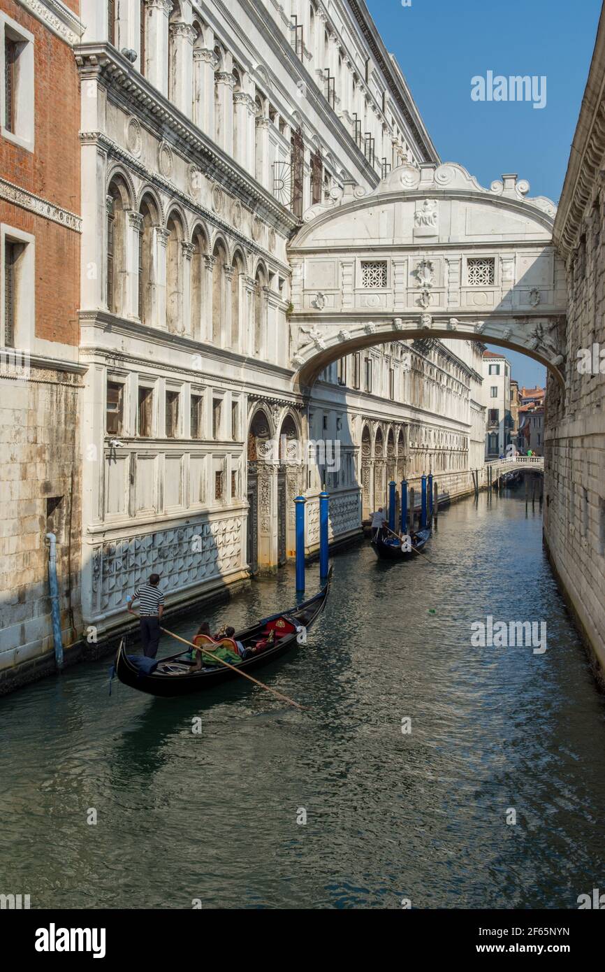 Entdeckung der Stadt Venedig und seiner kleinen Kanäle und romantischen Gassen, Italien Stockfoto