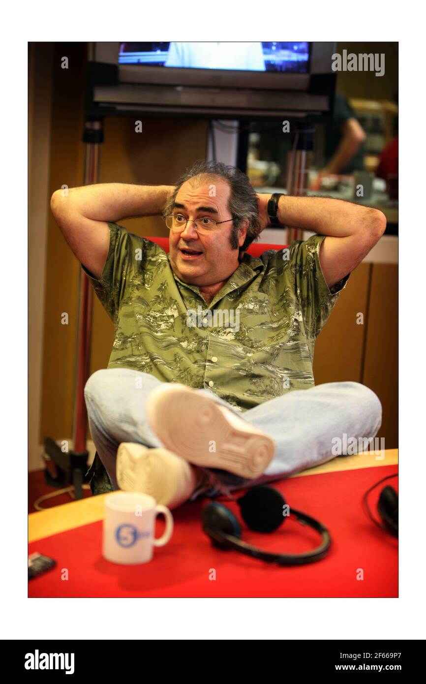 Danny Baker wird zu BBC Radio 5 Live zurückkehren Mit einem Liegeplatz auf der 606 Fußball-Handy-in Showfoto von David Sandison The Independent Stockfoto