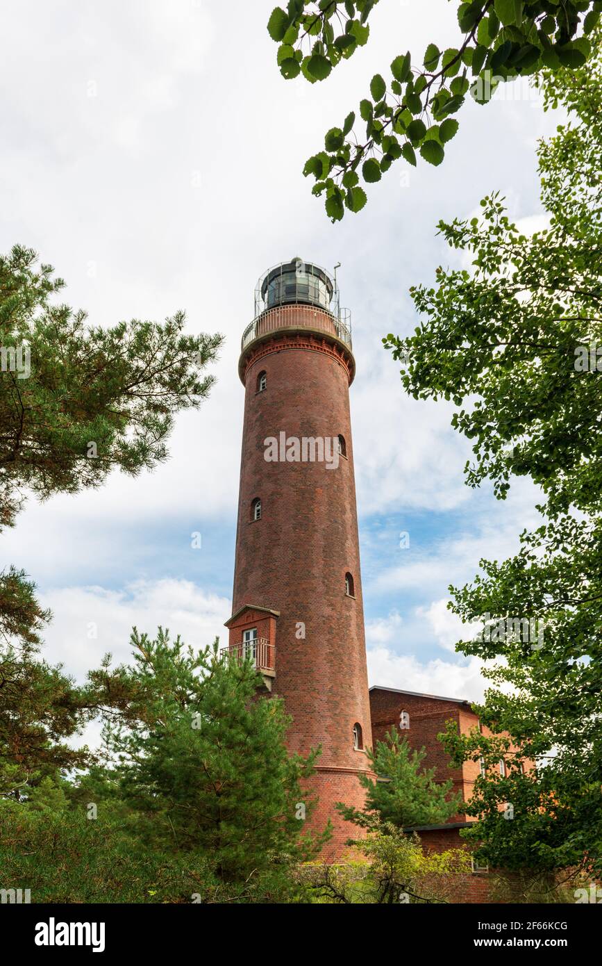 Der Leuchtturm Darßer Ort in den Dünen des Weststrandes von Prerow on the Darß Stockfoto